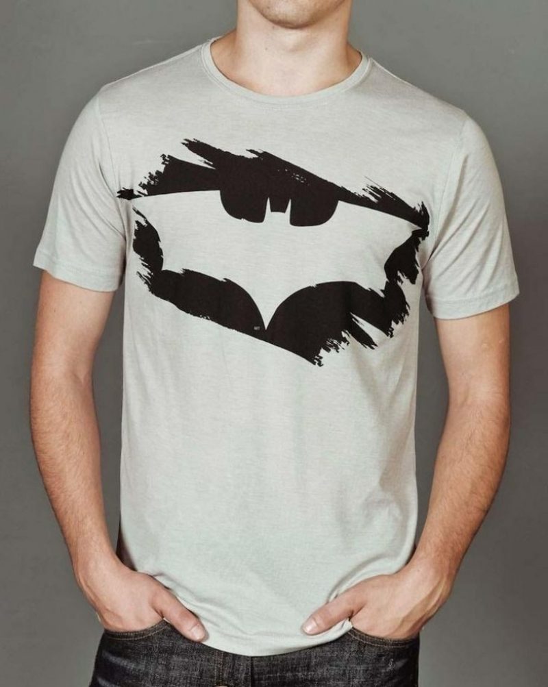 intressant T-shirt med Batman