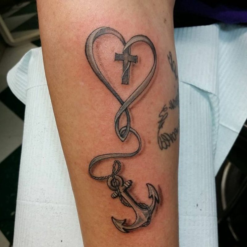 trendiga tatuering idéer kors, hjärta och ankare