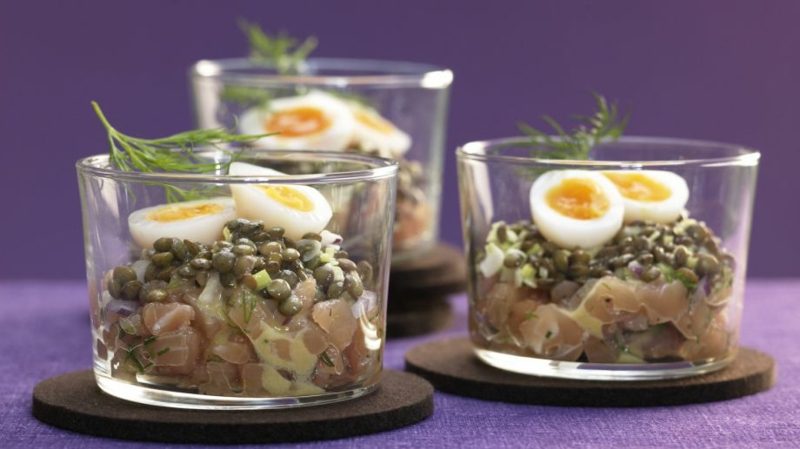 Cook quail egg i glass med side parabolen