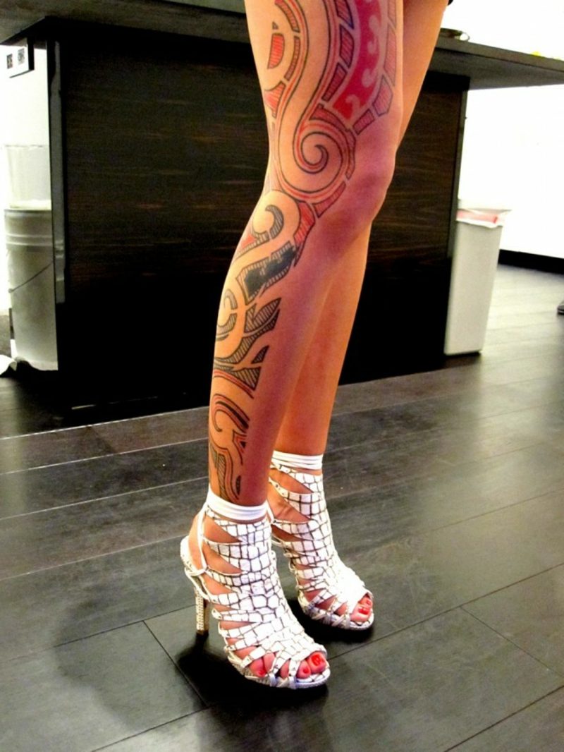 tatuaż na łydki w kolorowe tatuaże dla dziewczynek