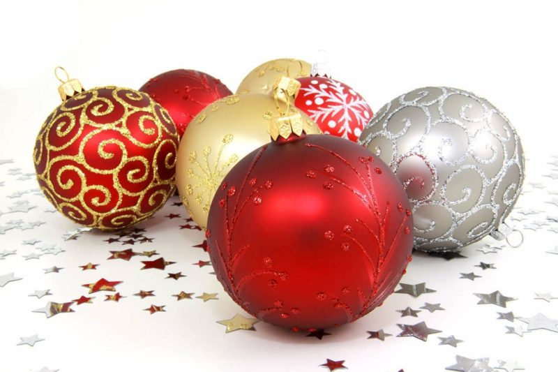 Vianočné dekorácie kreatívne nápady Vianočný stromčekové gule v červenej, striebornej a zlaté