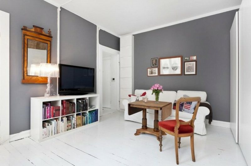 Baldai gyvenamajame kambaryje Skandinaviško stiliaus neutrali spalvų schema
