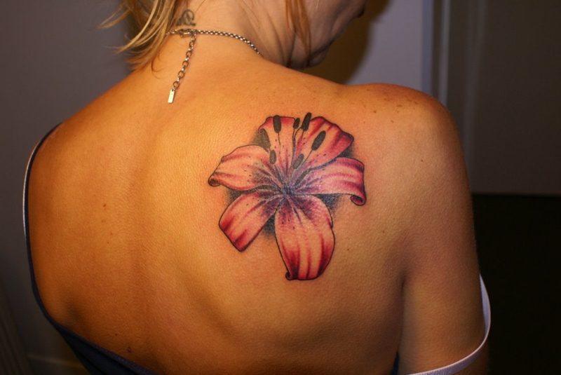 originálne tetovanie lilie tetovanie