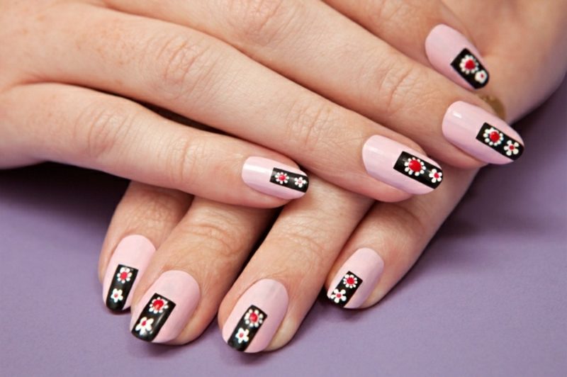 Fingernails med glitterrosa nagellack