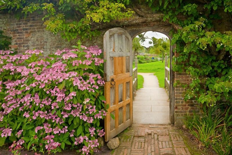 Idee romantiche di legno del cancello del giardino