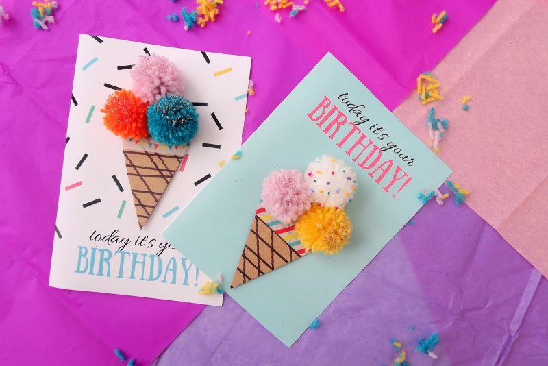 En guide till dem som gillar att sy - gör födelsedagskort med pom poms