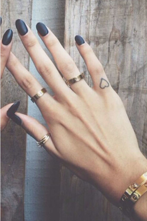 Tato hati motif tato wanita ide untuk wanita tato jari