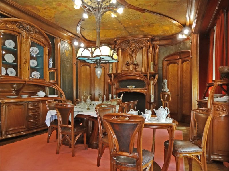 Art Nouveau mempunyai ruang makan