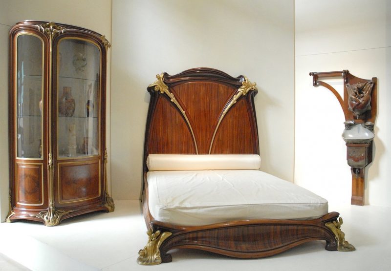 Ciri-ciri seni nouveau kayu bilik tidur