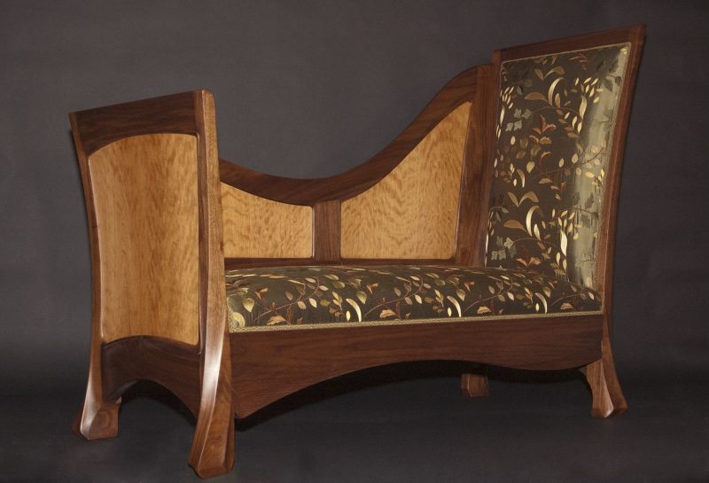 Art Nouveau mempunyai sofa kayu