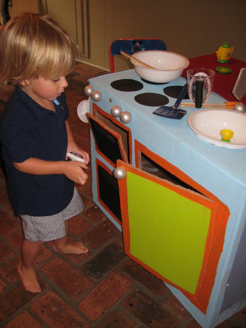 あなた自身の子供の台所を造る：あなたの選択に従って飾る