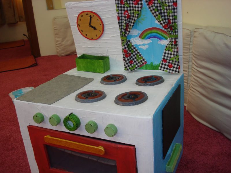 DIYプロジェクト子供の台所はあなた自身を構築する