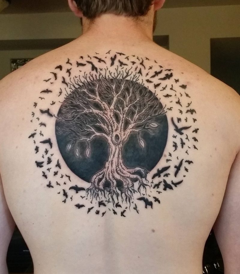 Tatuaggio dell'albero della vita con gli uccelli