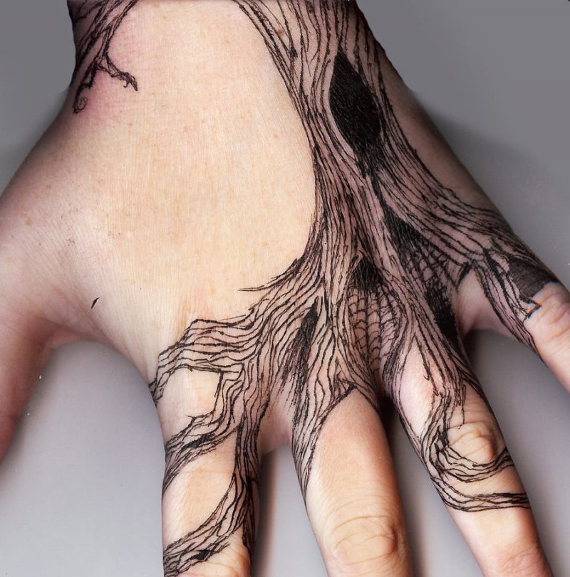 Mano del tatuaggio Tree of Life