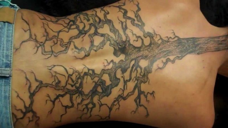 Tatuaggio all'albero della vita