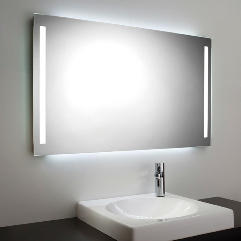 통합 조명이있는 현대적인 욕실 거울