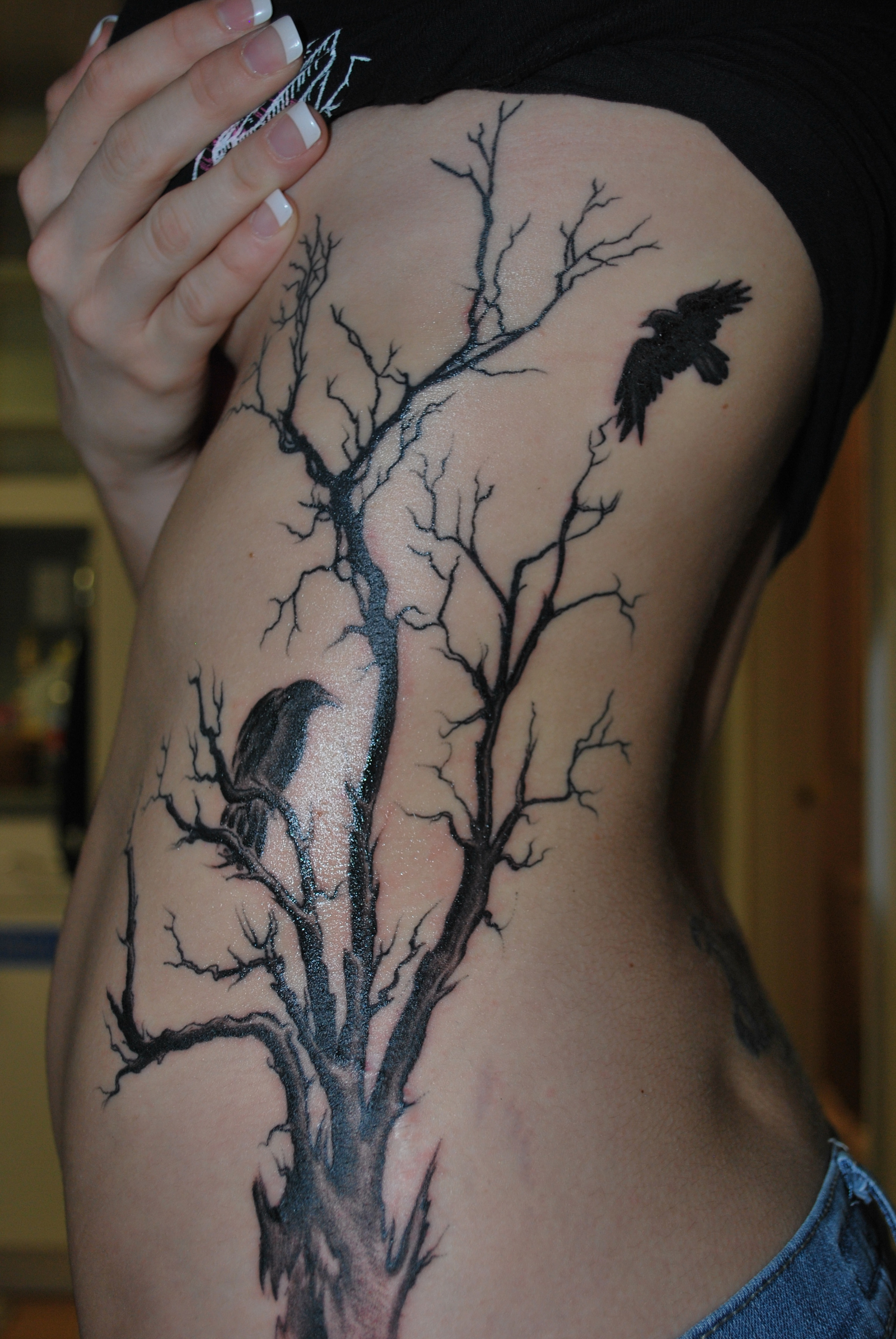 Crow tatuering med viking symbolism