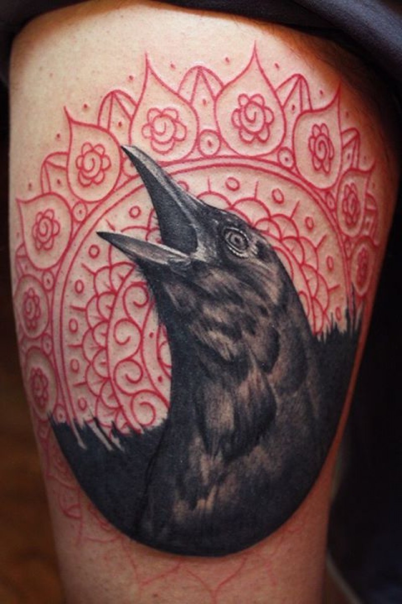 Raven-tatoeage met nordic-motieven