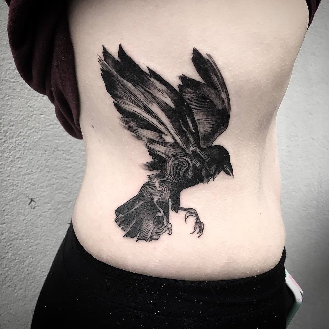 Raven tijdens de vlucht, mooie Noordse tatoeage