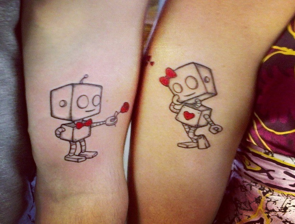 Partner tetovaže z malo roboti