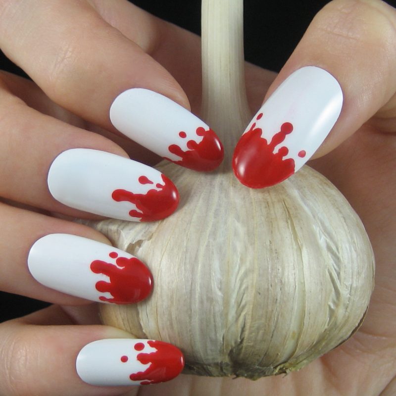 Nail design rosso per Halloween