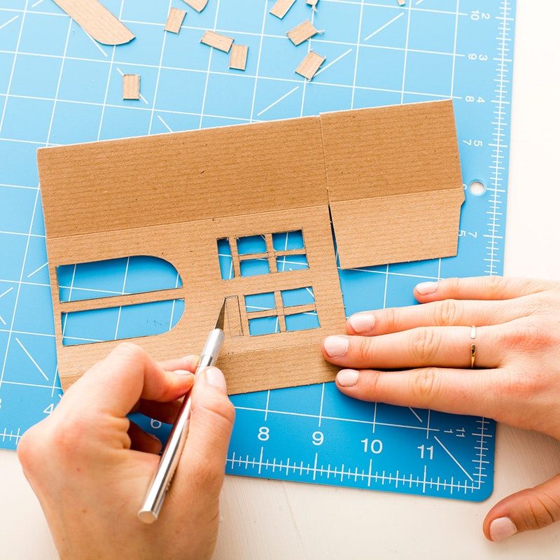 クリスマスのためのティンカー：家の形のギフトボックスを作る