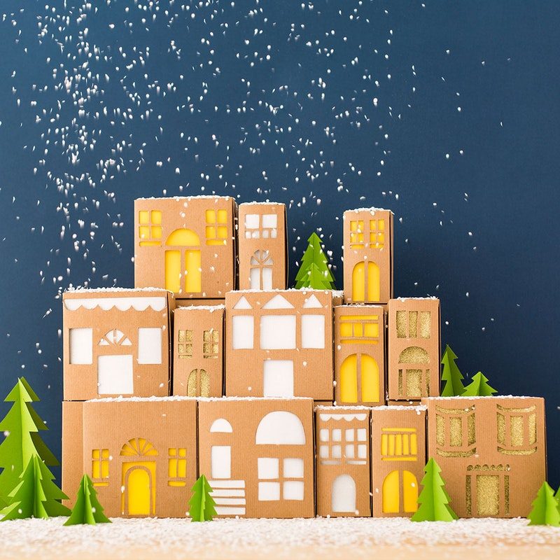 ทิงเกอร์สำหรับคริสต์มาส: ทำกล่องของขวัญในรูปแบบของบ้าน