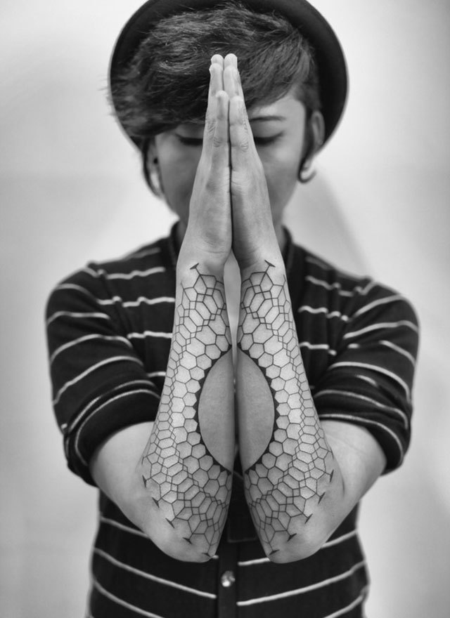 tatuaj idei femei braț abstract motive tatuaje femei