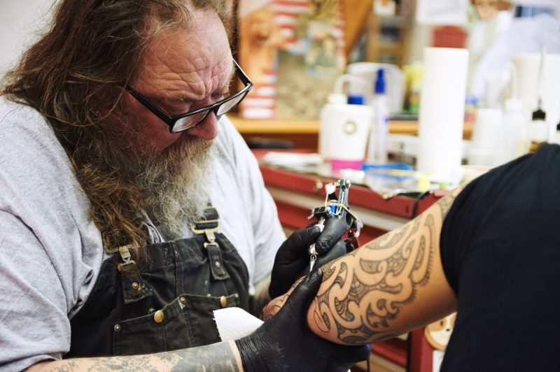 Cum să atragă tatuajele Hanky ​​Panky